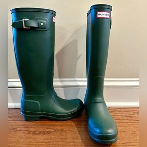 Hunter Tall Rain Boots - Green - Size 6 - LIKE NEW!!